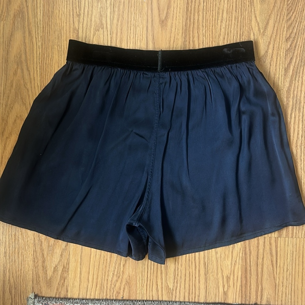 Tom Ford silk shorts. - Picture 7 of 8